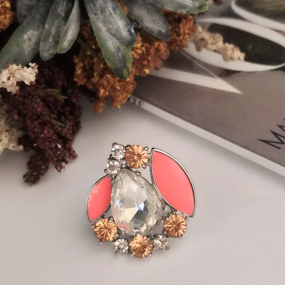 KATE SPADE • Frosty Floral Crystal Cluster Ring - Picture 7 of 8